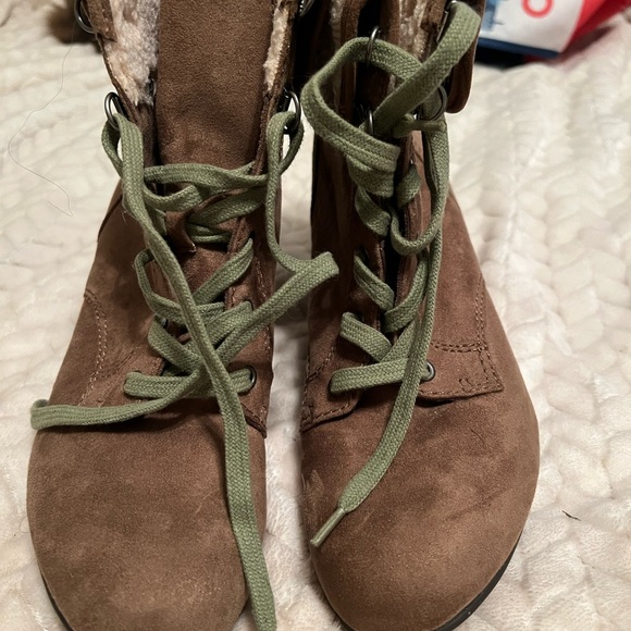 Indigo Rd. Sherpa lined wedge boots - Picture 2 of 4